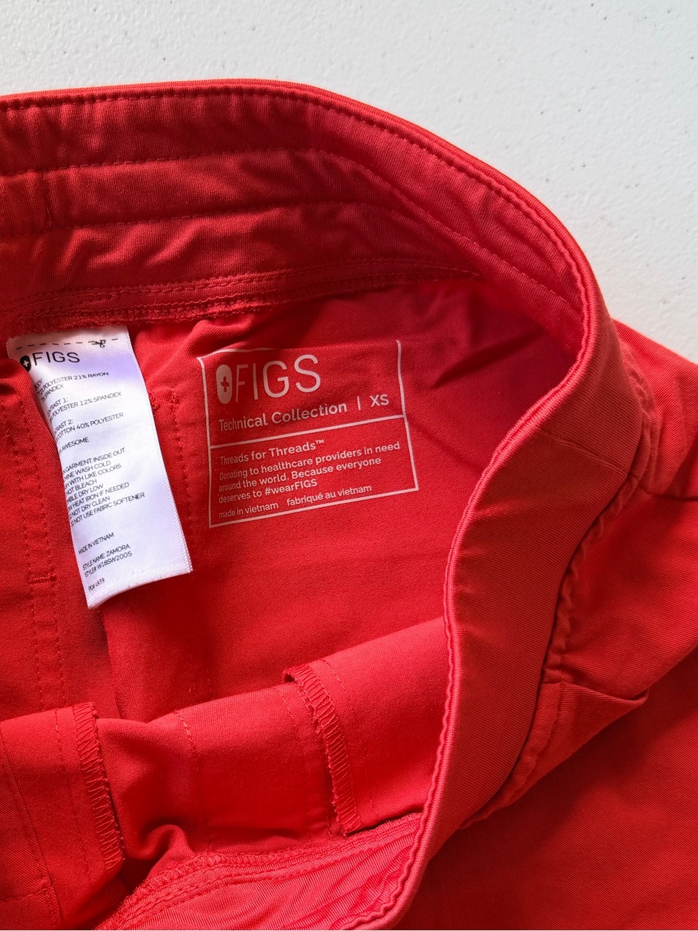 FIGS Womens Red Scrub Set - Red - Picture 3 of 7